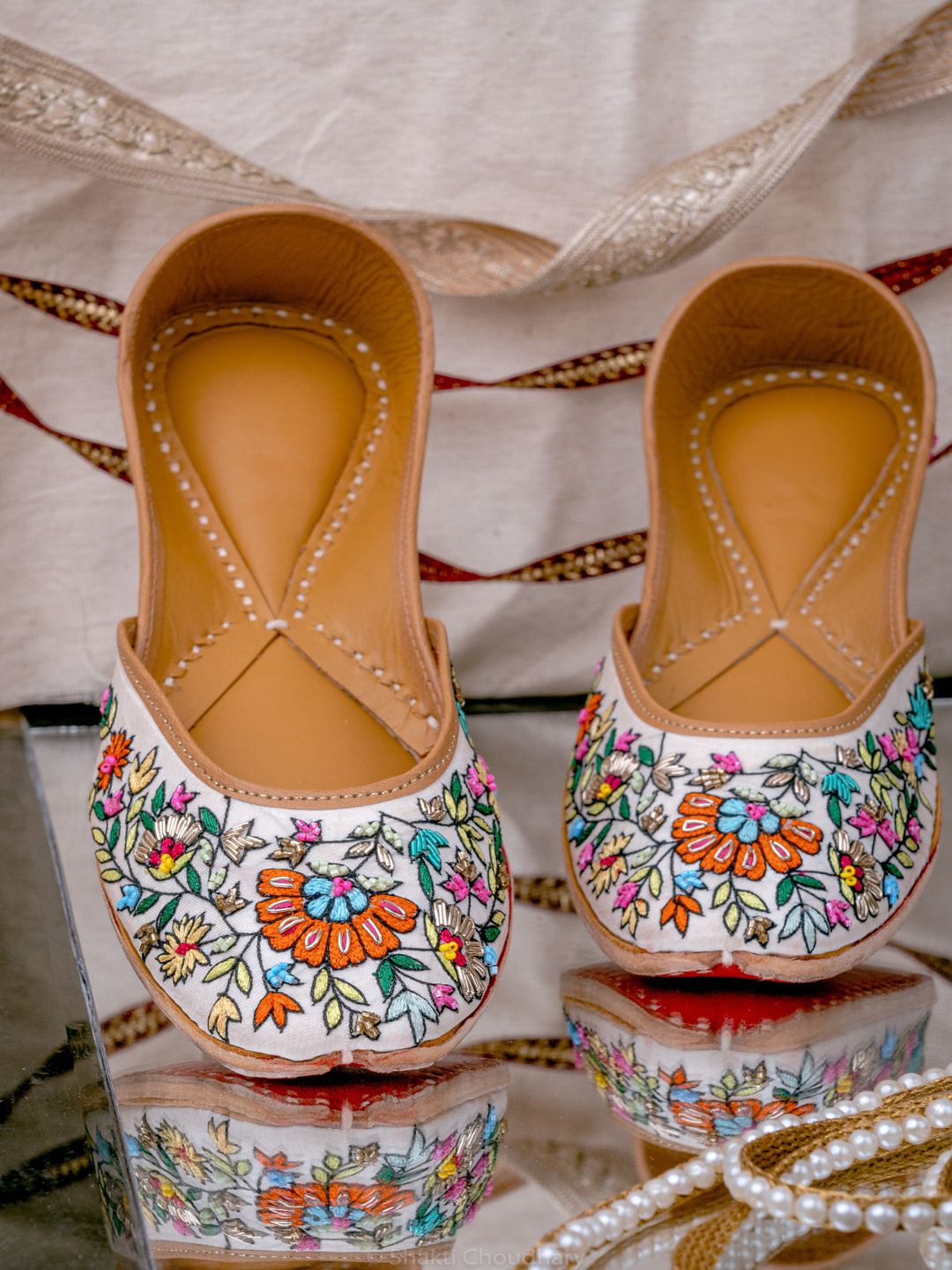 NR By Nidhi Rathi Women White Hand Embroidered Leather Ethnic Mojaris Flats Price in India