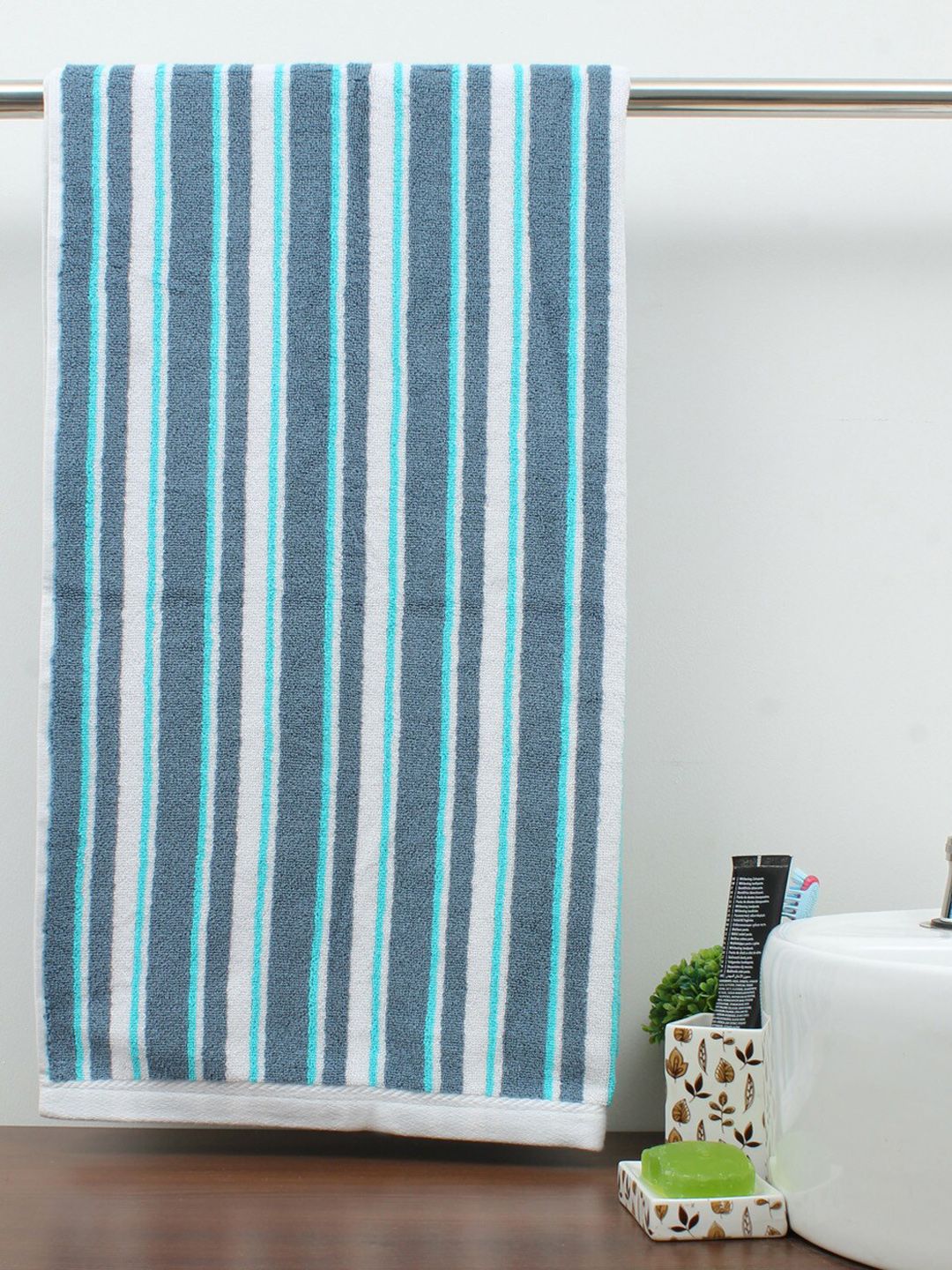 AVI Living White & Blue Pure Cotton 550 GSM Striped Bath Towel Price in India