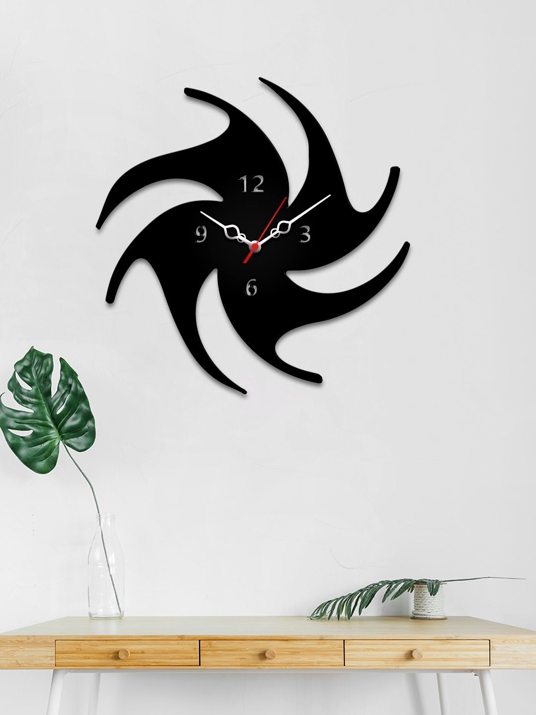 WALLMANTRA Black & White Contemporary Wall Clock Price in India