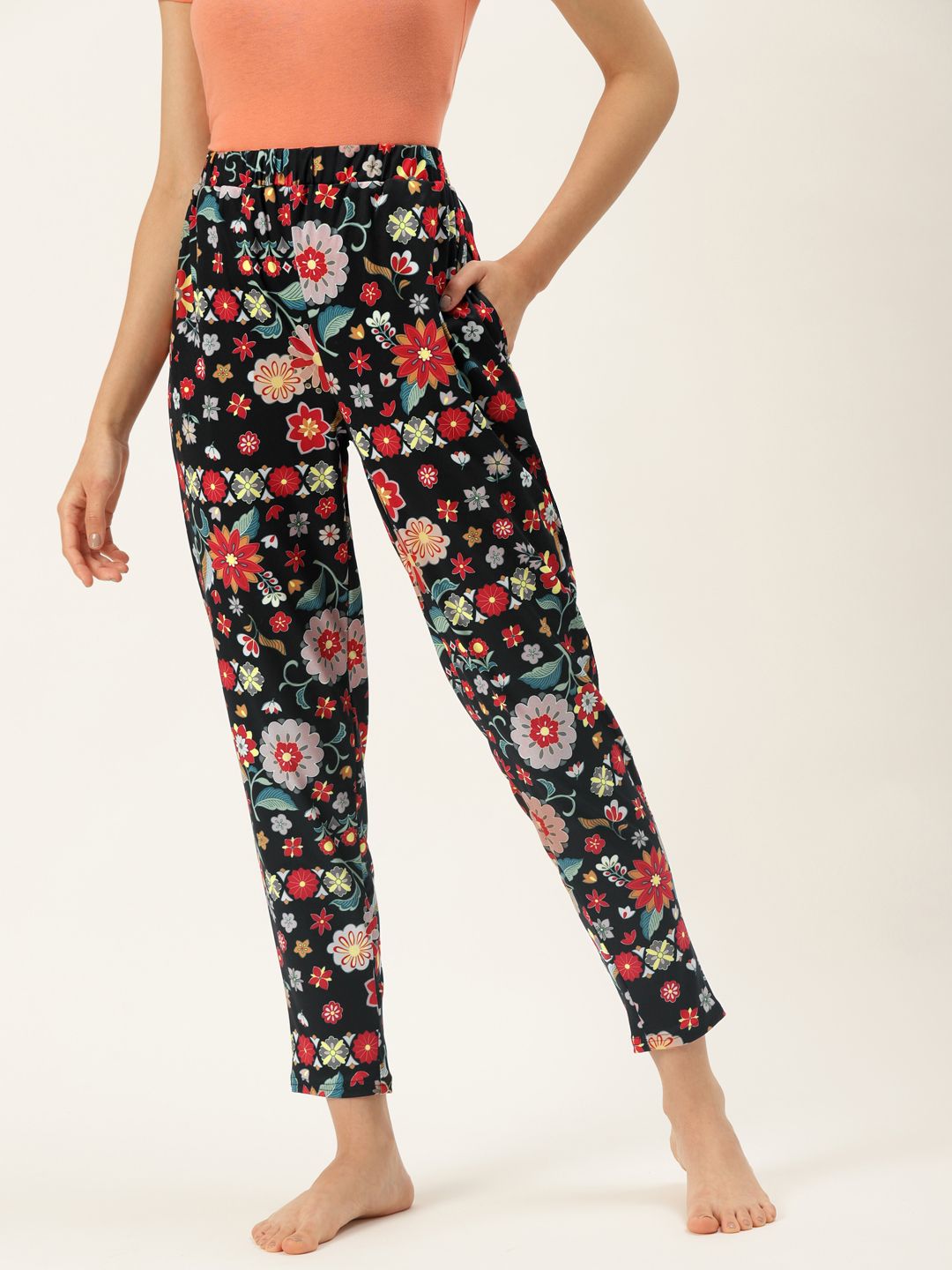 9teenAGAIN Women Black Floral Printed Lounge Pants Price in India