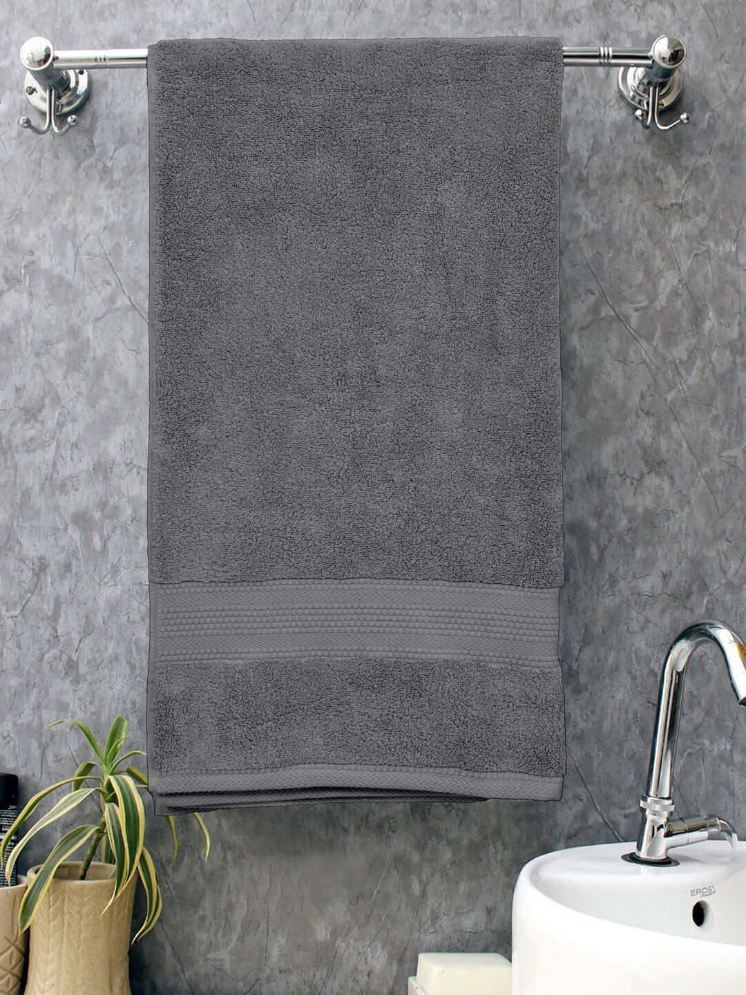 BOMBAY DYEING Charcoal Grey Solid Cotton 650 GSM Bath Towel Price in India