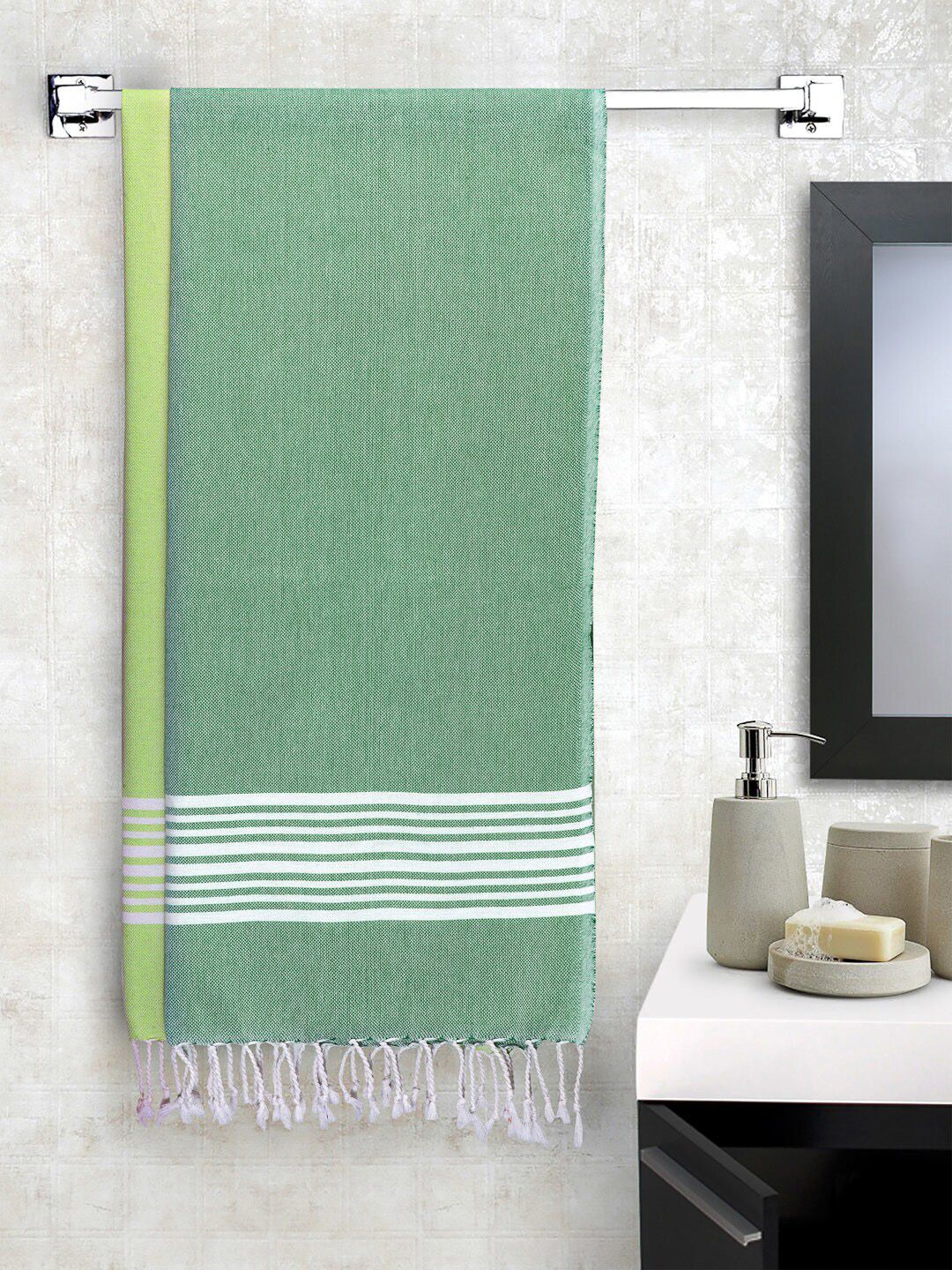 Arrabi Set Of 2 Green & White Handwoven 210 GSM Cotton Bath Towels Price in India