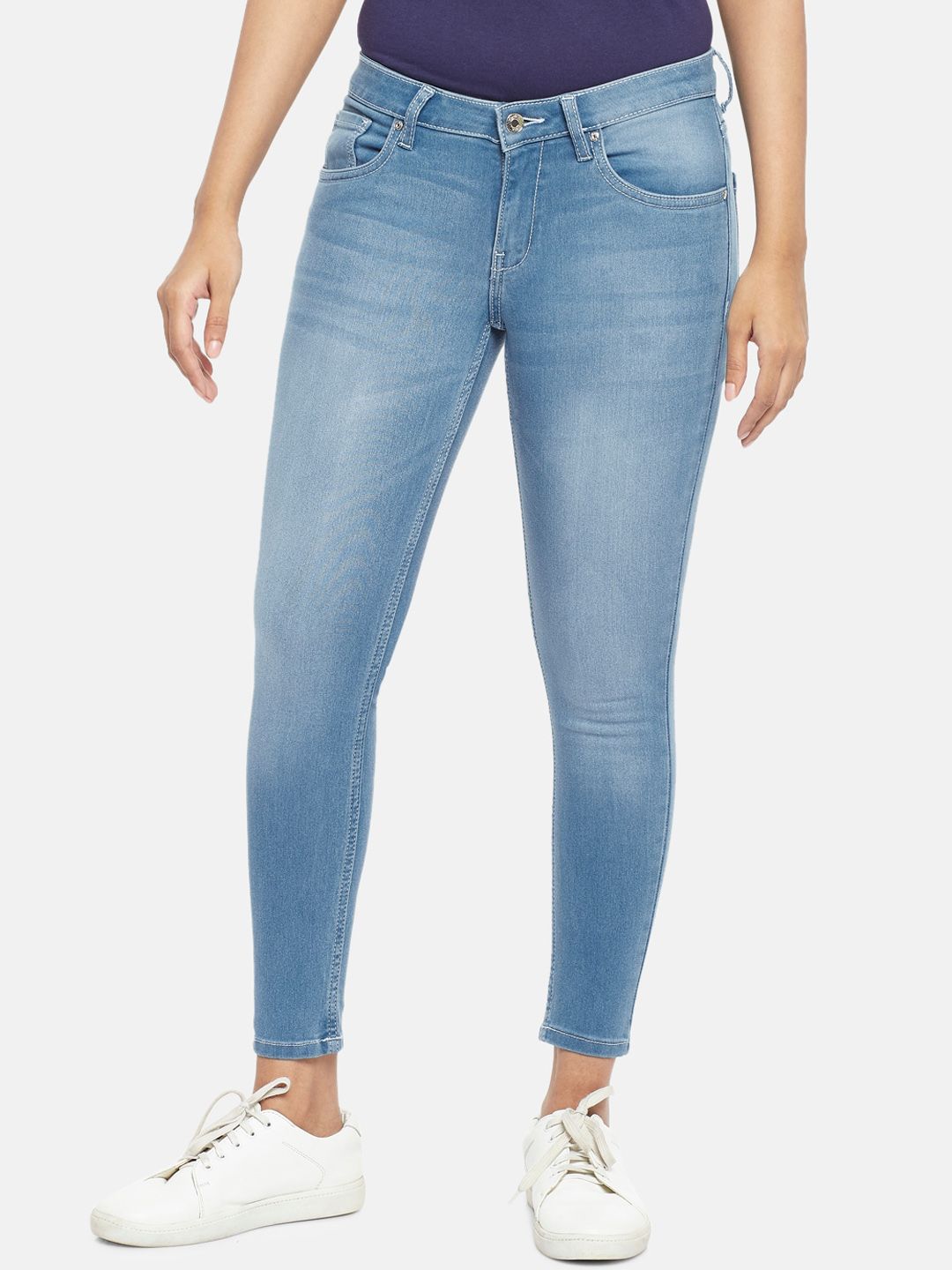 People Women Blue Skinny Fit Light Fade Jeans Price in India