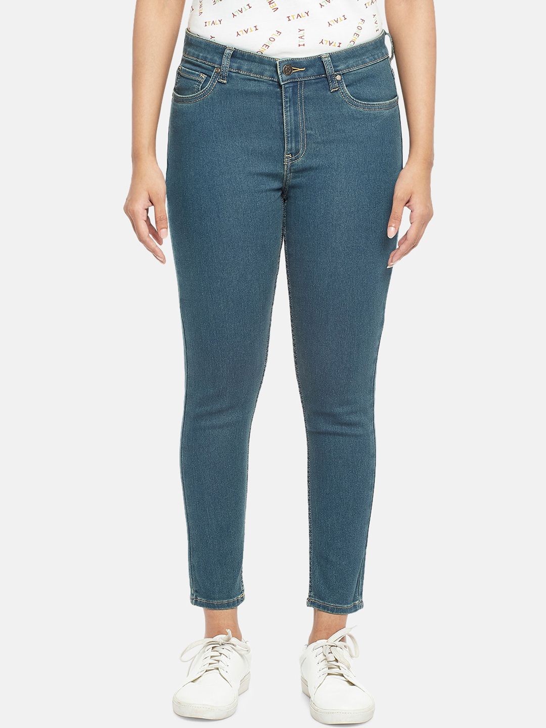 People Women Blue Solid Jeans Price in India