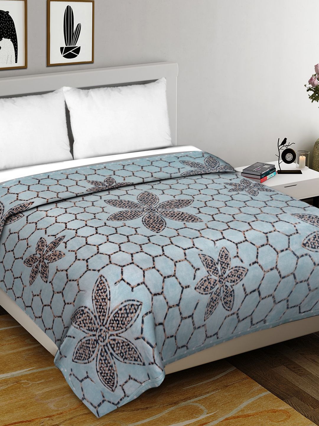 Spangle Sea Green & Black Floral Mink Heavy Winter 400 GSM Double Bed Blanket Price in India
