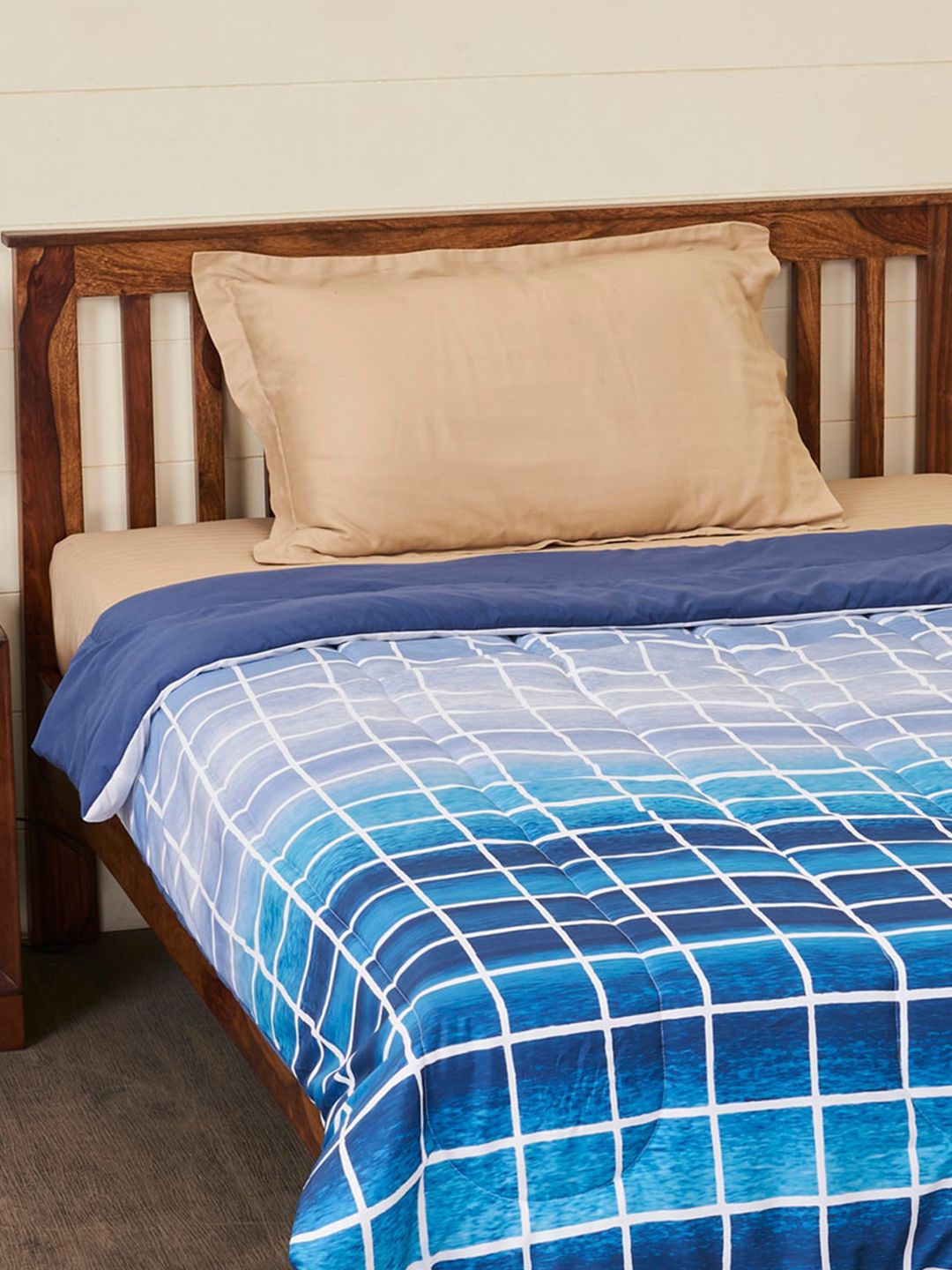 Home Centre Blue & White Checked Mild Winter 150 GSM Reversible Checked Single Comforter Price in India