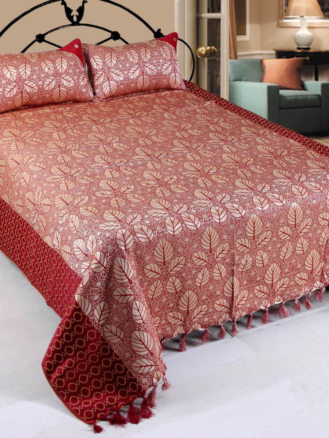 Varde Unisex Red & Beige Woven-Design Jacquard Double Bed Cover With Pillow Covers Price in India