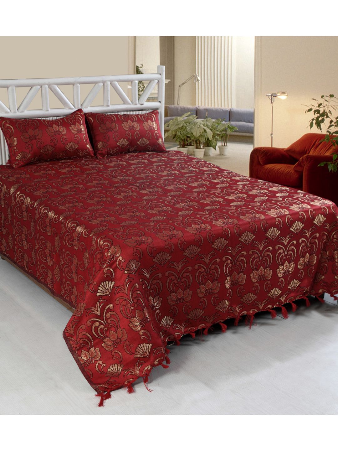 Varde Maroon & Beige Woven-Design Jacquard Double Bed Cover With Pillow Covers Price in India