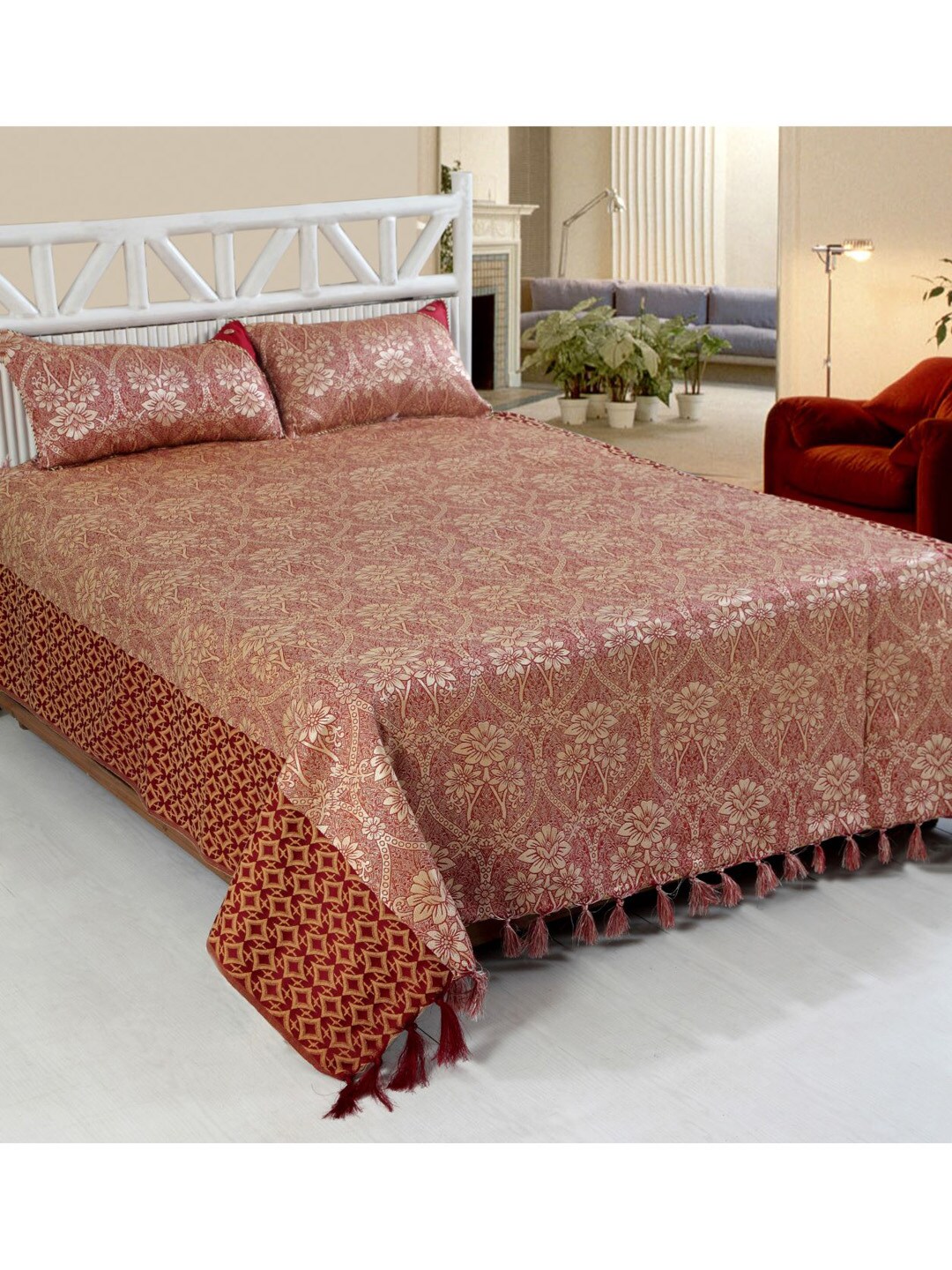 Varde Unisex Red & Gold Colored Woven Design Double Bed Cover With 2 Pillow Covers Price in India