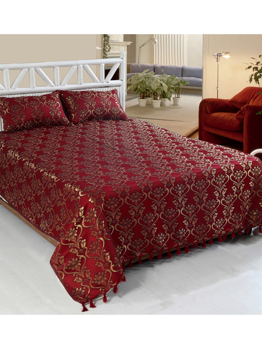 Varde Red & Gold-Colored Woven Design Double King Bedcover With 2 Pillow Covers Price in India