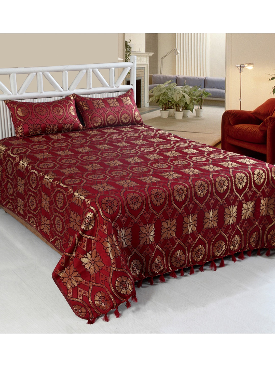 Varde Maroon & Beige Woven-Design Jacquard Double Bed Cover With Pillow Covers Price in India