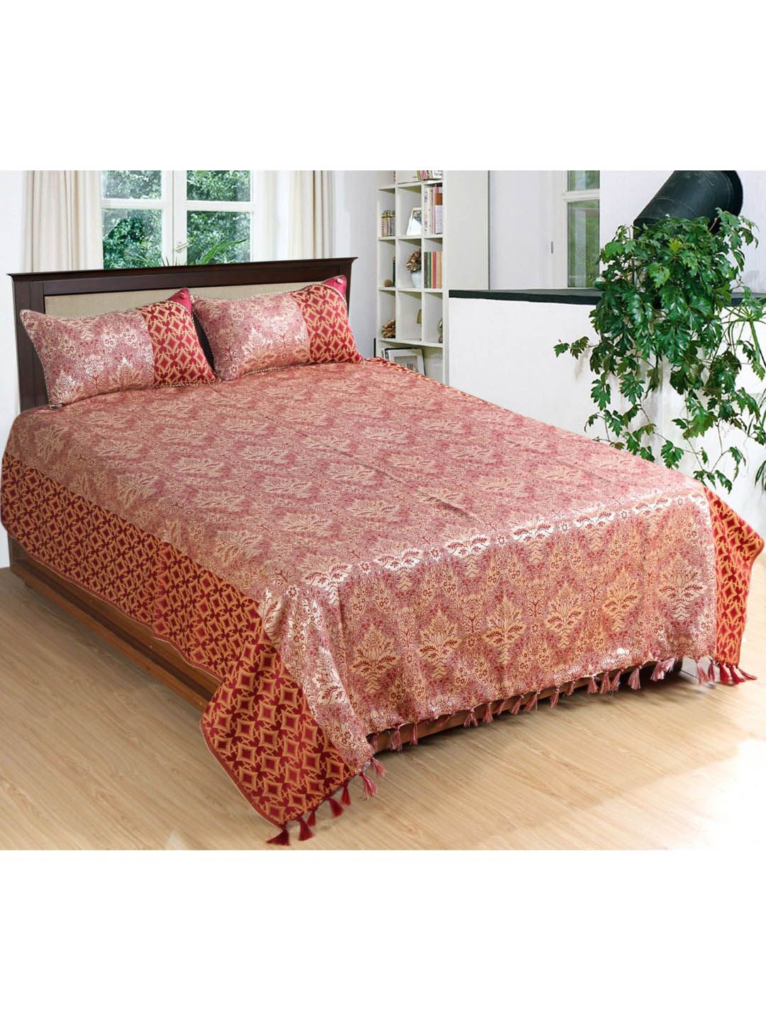 Varde Red & Coral Pink Woven-Design Jacquard Double Bed Cover With Pillow Covers Price in India