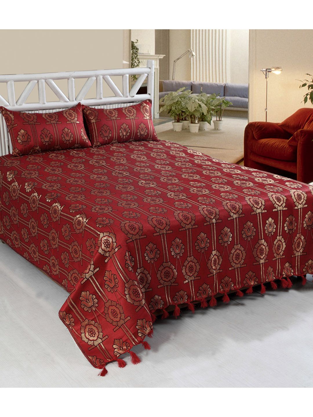 Varde  Red & Gold Colored Woven Design Double Bed Cover With 2 Pillow Covers Price in India