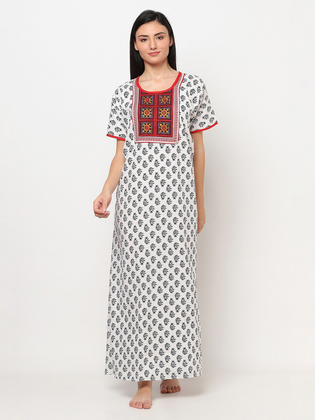 TRUNDZ TRUNDZ White & Black Printed Maxi Nightdress