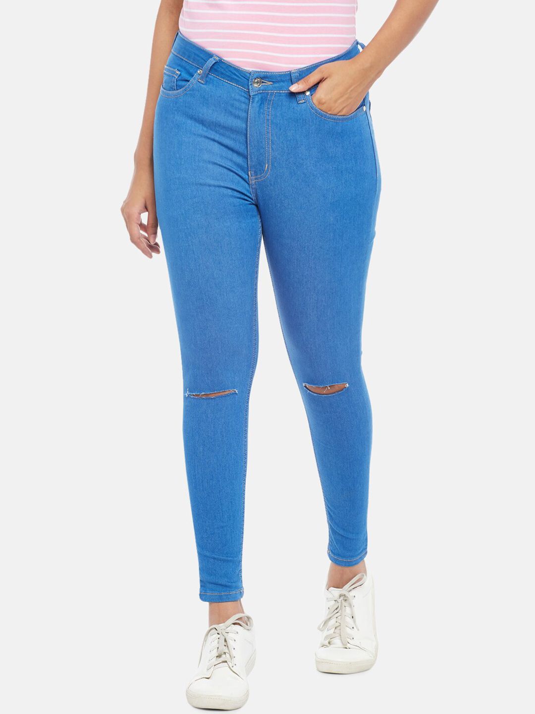 People Women Blue Tapered Fit Slash Knee Stretchable Jeans Price in India