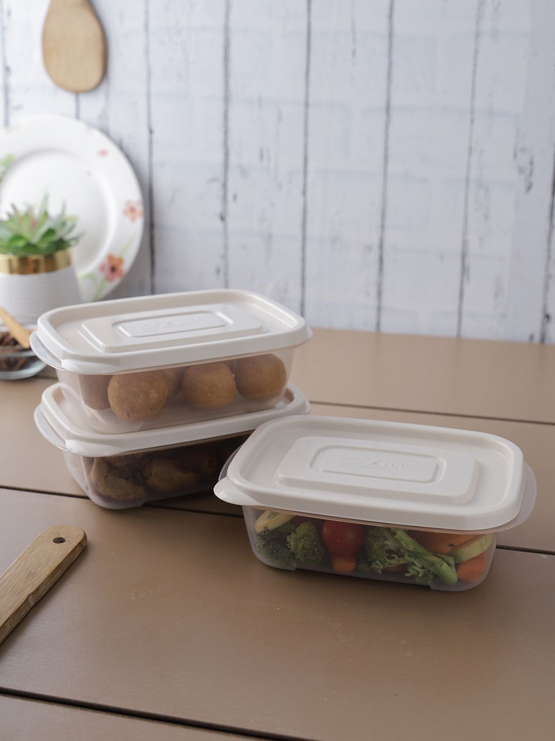 Lock & Lock Set Of 3 Transparent Plastic Food Storage Container With Lid 520 ml Price in India