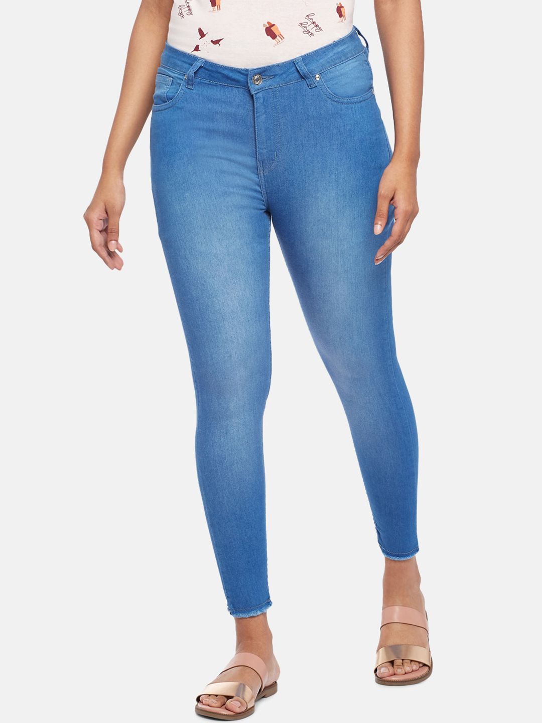 People Women Blue-Coloured Tapered Fit Mid-Rise Light Fade Cropped Jeans Price in India