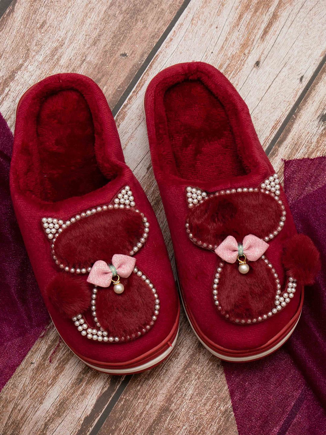 Brauch Women Maroon & White Room Slippers Price in India