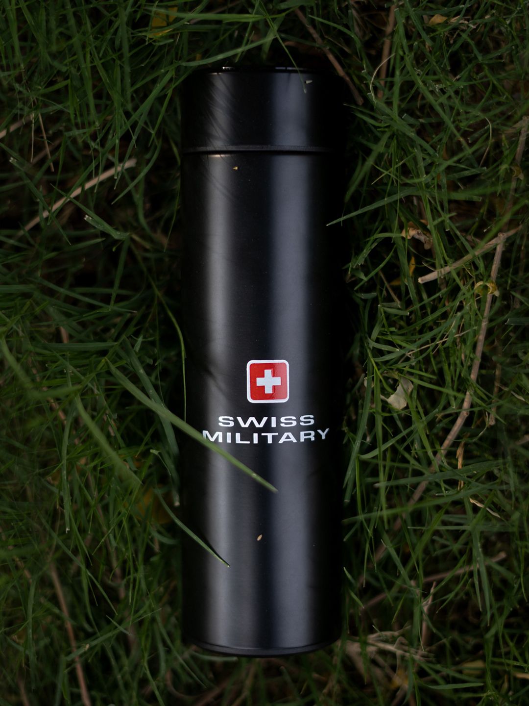 SWISS MILITARY Black & White Printed Digital Vacuum Flask Water Bottle 480 ML Price in India