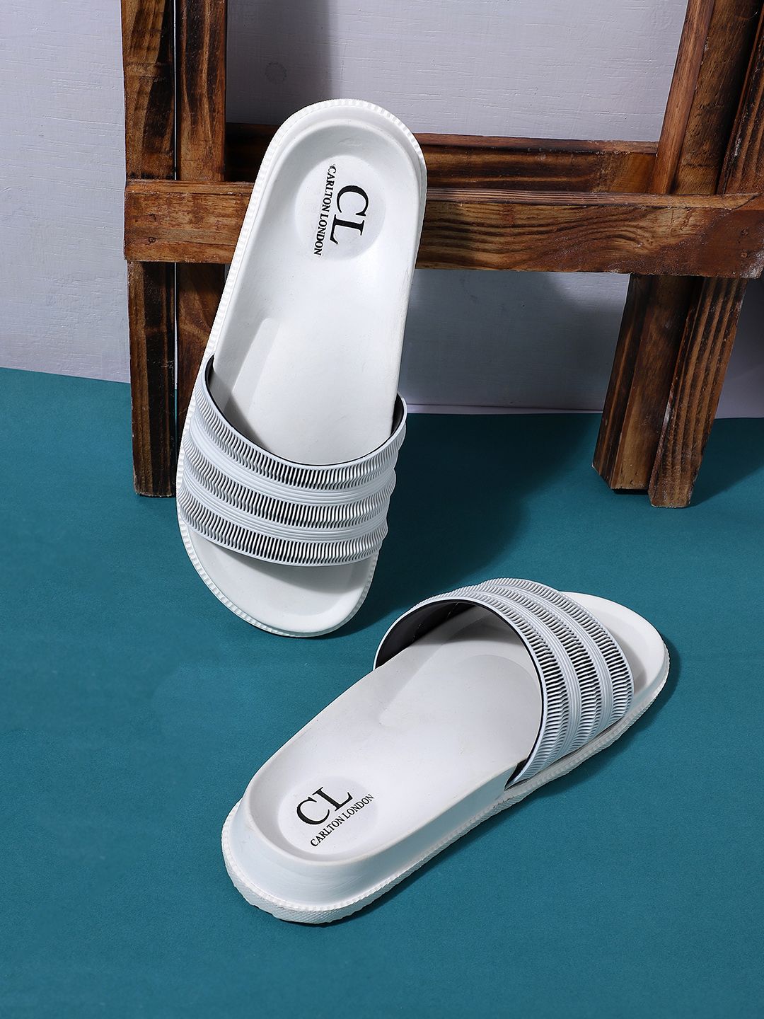 Carlton London Men White & Grey Striped Sliders