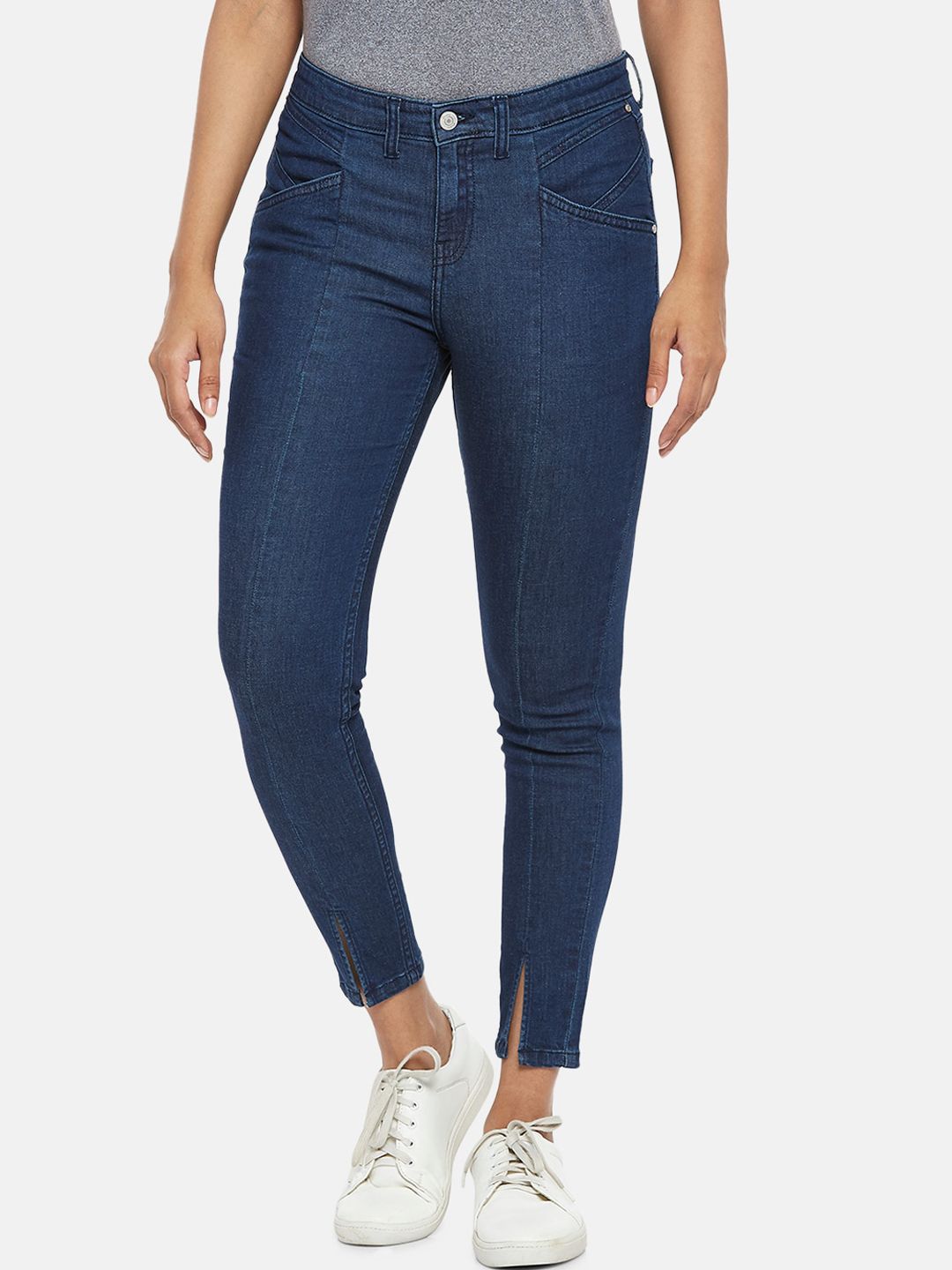 People Women Blue Tapered Fit Jeans Price in India