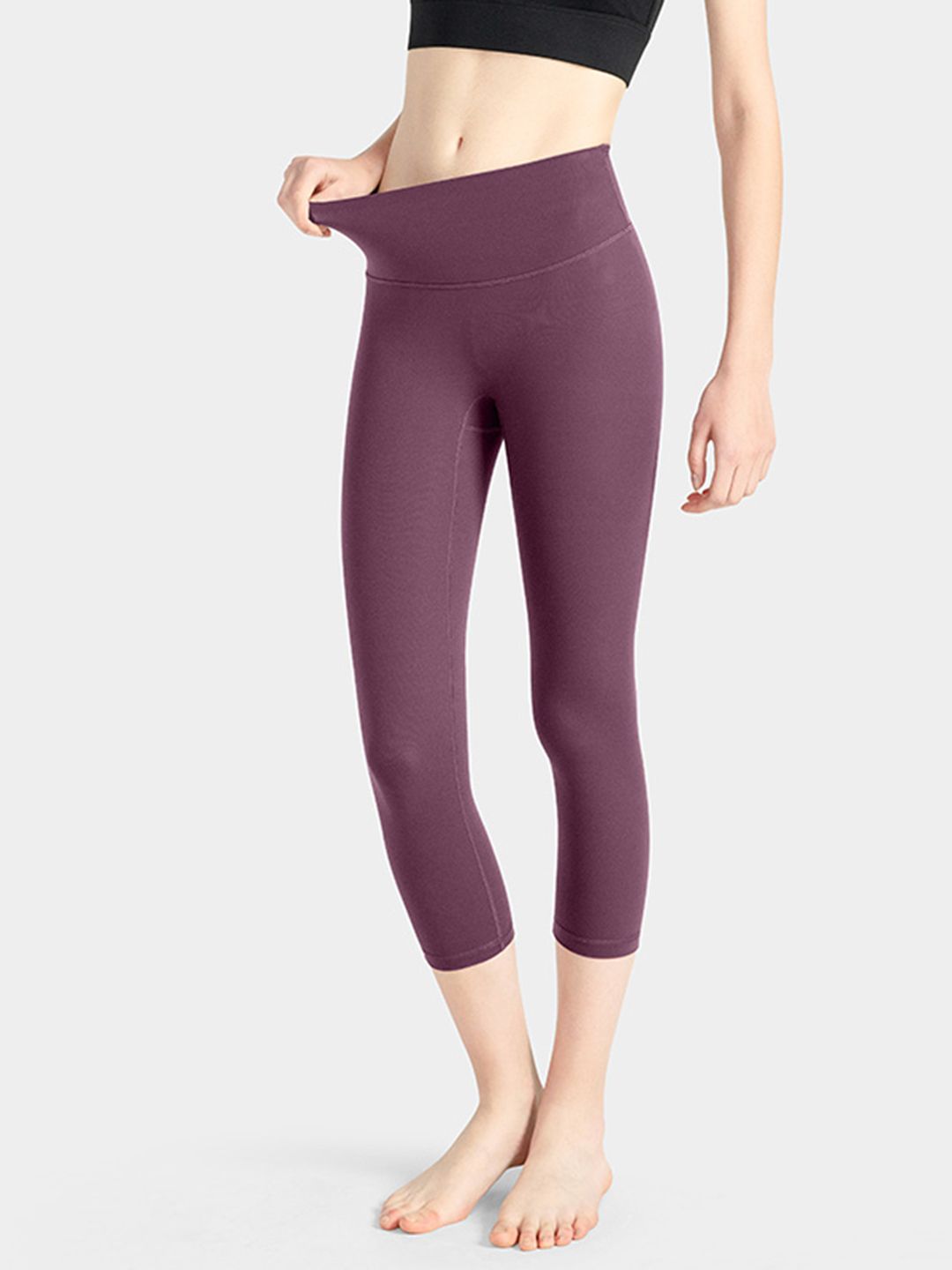 URBANIC Women Purple Solid Gym Crop Tights Price in India