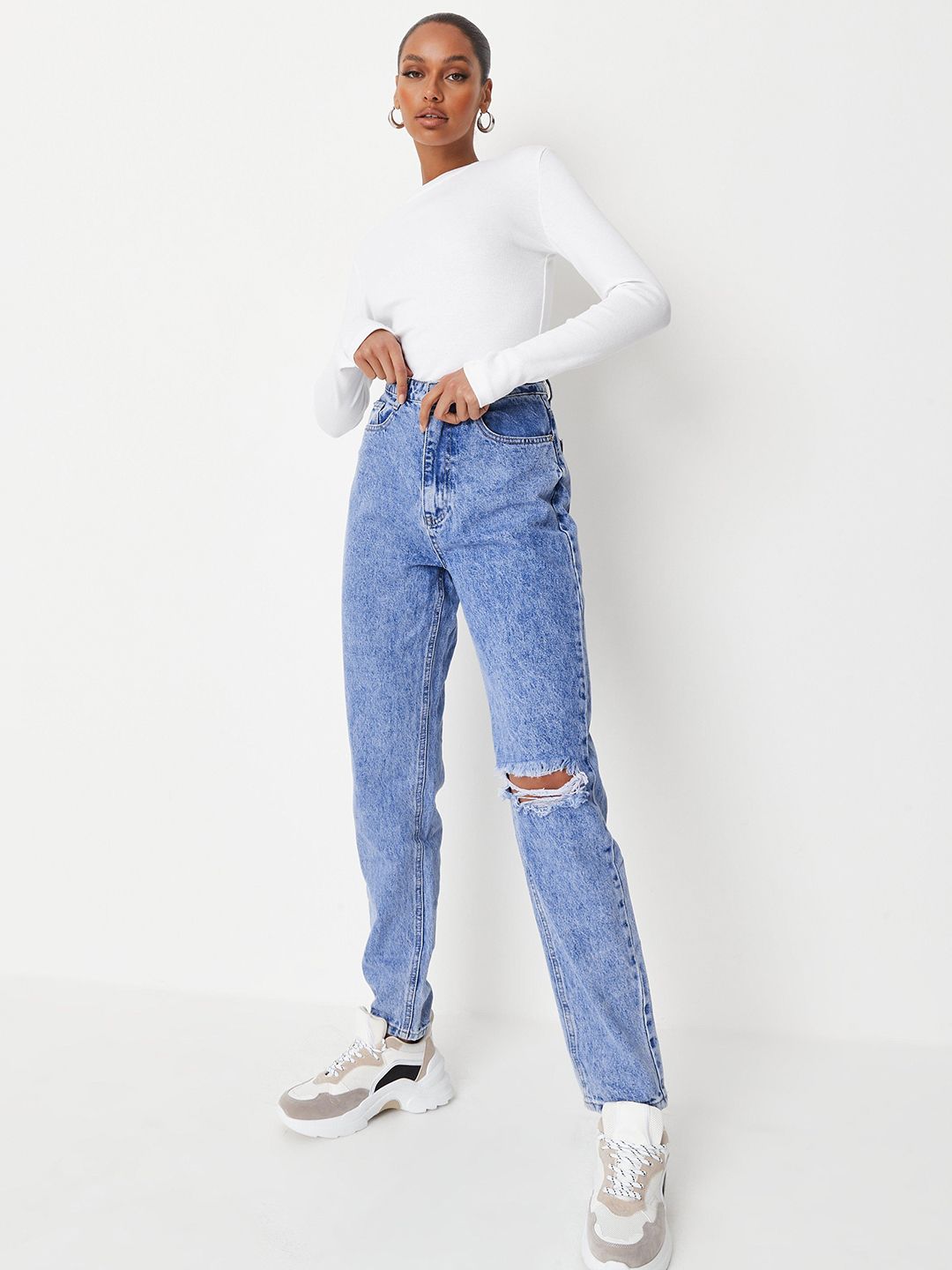 Missguided Women Blue Pure Cotton Solid Mom Fit Slash Knee Jeans