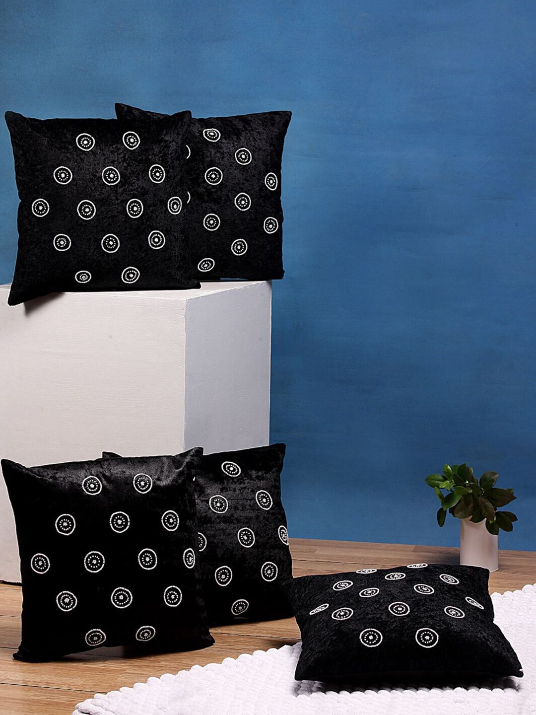 DREAM WEAVERZ Black  White Set of 5 Embellished Velvet Square Cushion Covers Price in India