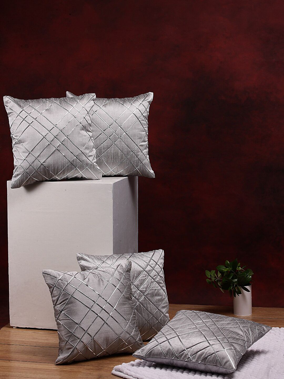 DREAM WEAVERZ Set of 5 Grey & Silver-Tone Checked Square Cushion Covers Price in India