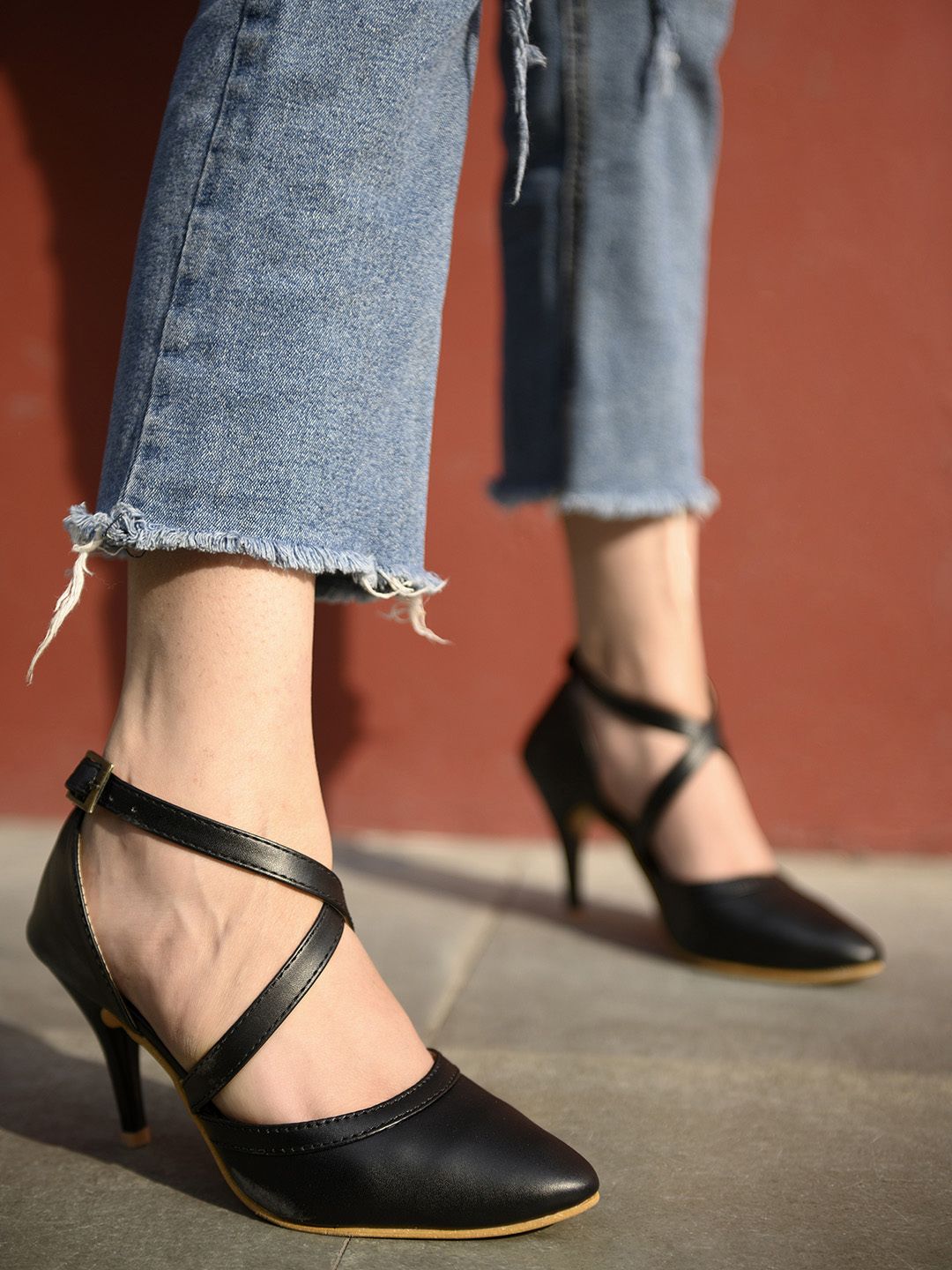 Shoetopia Black Solid Slim Heeled Sandals Price in India