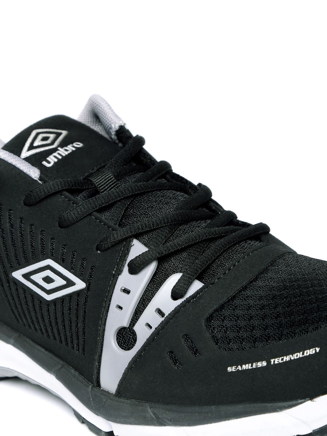 umbro flyknit sports shoes