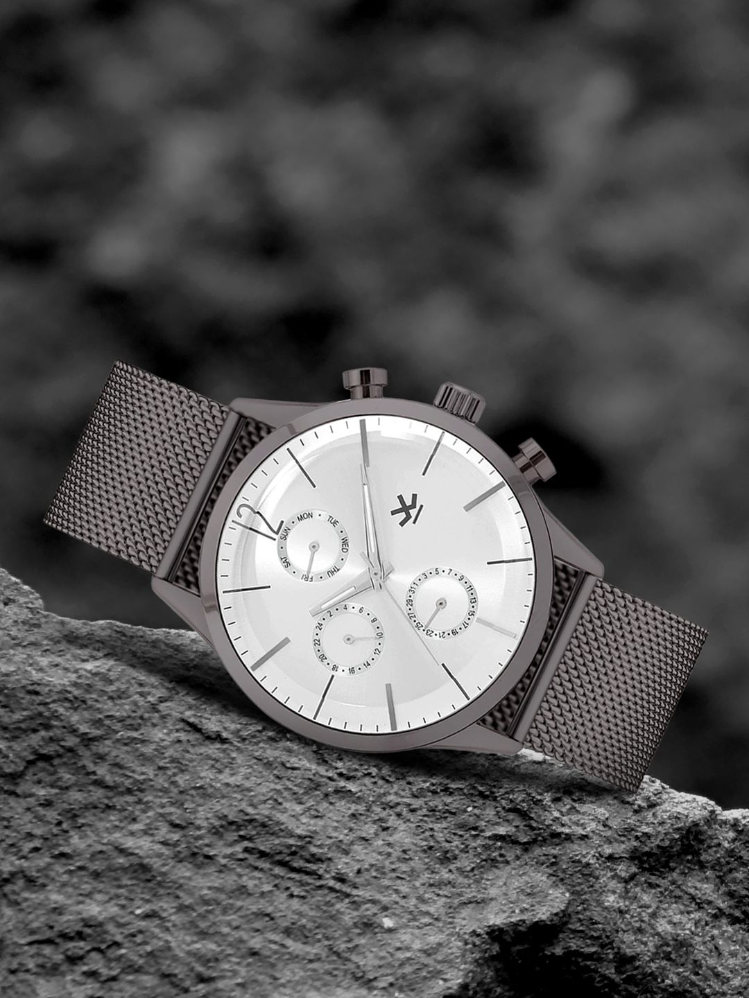 WROGN WROGN Men Grey Dial & Gunmetal Toned Bracelet Style Strap Analogue Watch MFB-PN-W4135G