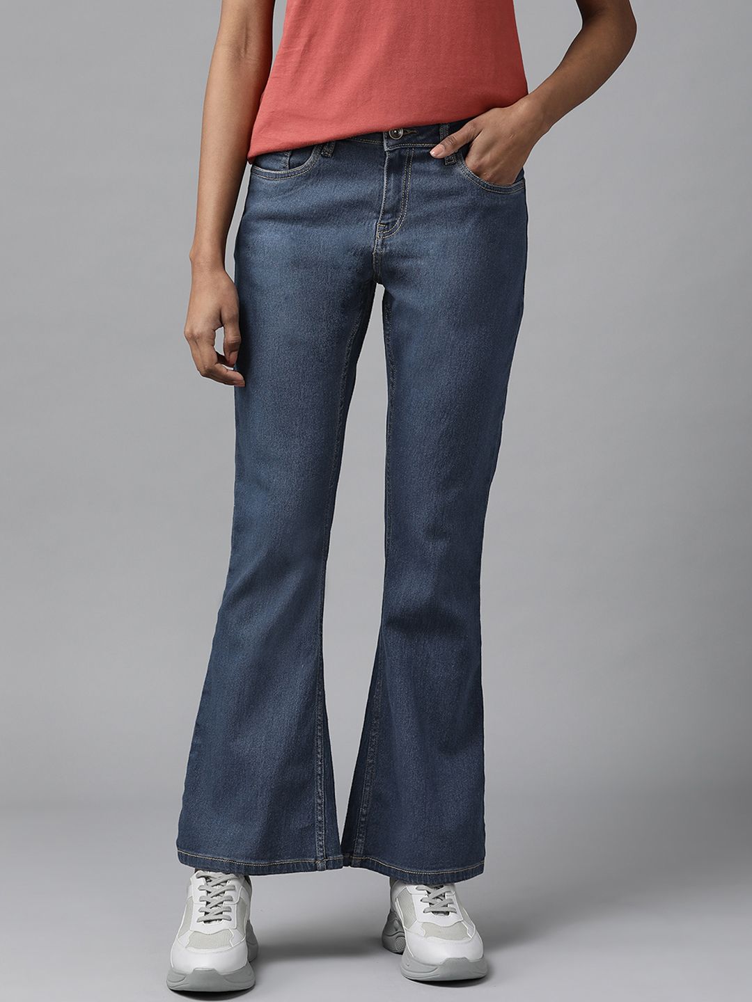 The Roadster Lifestyle Co Women Blue Flared Light Fade Stretchable Jeans Price in India