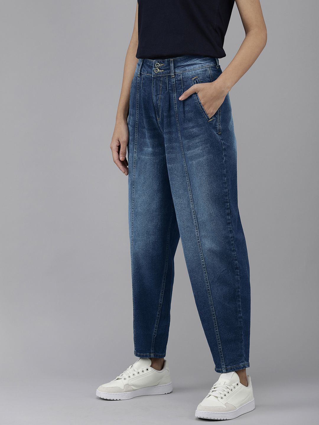 The Roadster Lifestyle Co Women Blue High-Rise Light Fade Slouchy Fit Stretchable Jeans Price in India