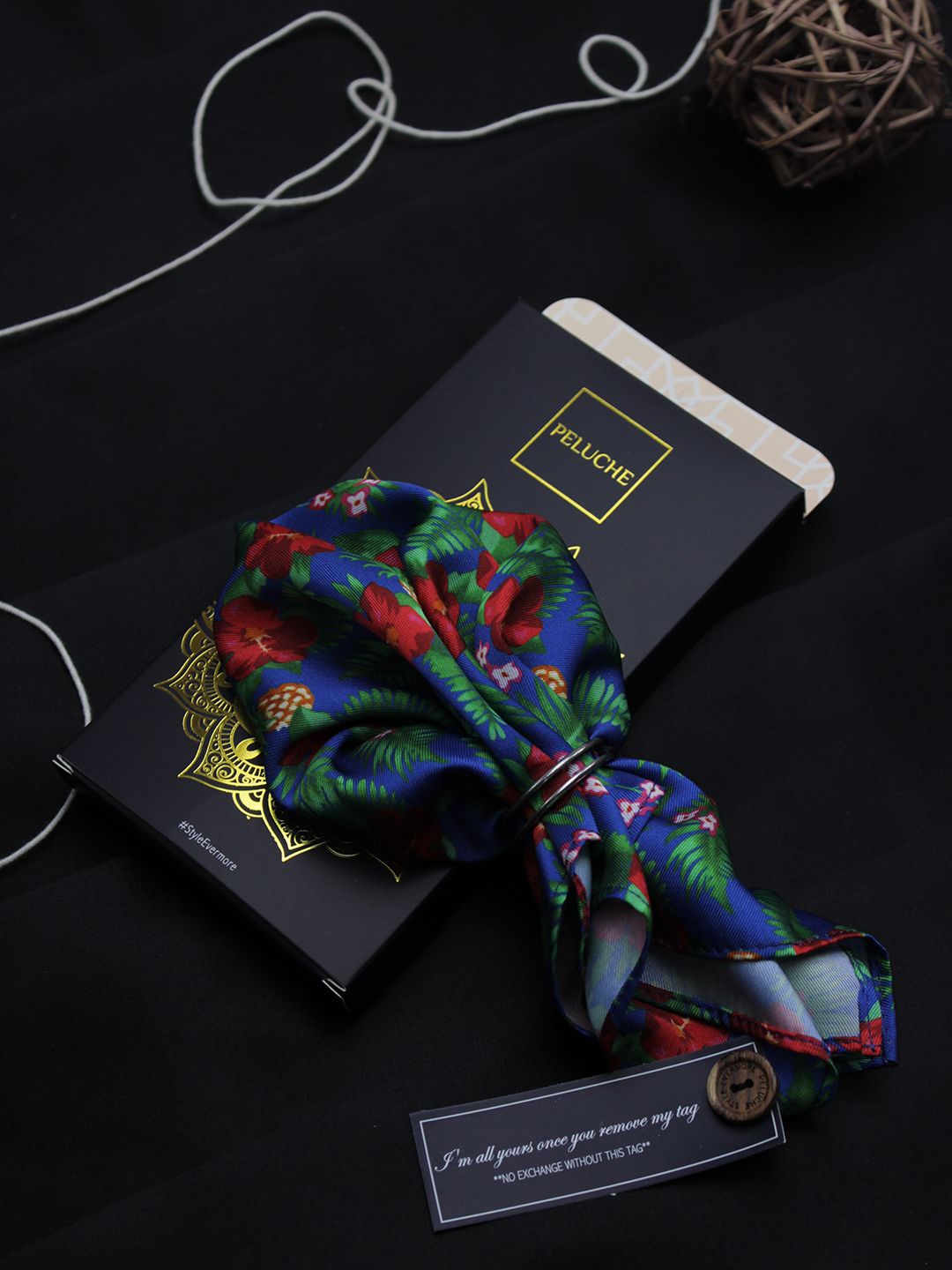 Peluche Men Green Floral And Leafy Designed Pocket Square