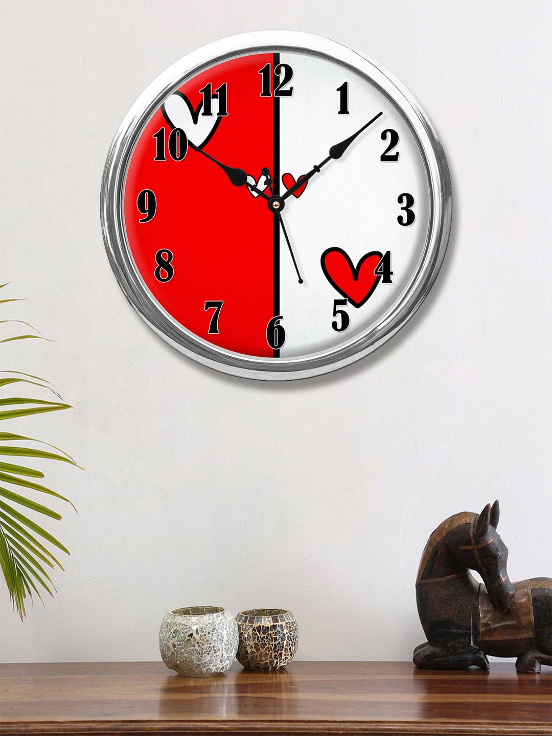 999Store Red Round Hearts Printed Analogue Wall Clock Price in India