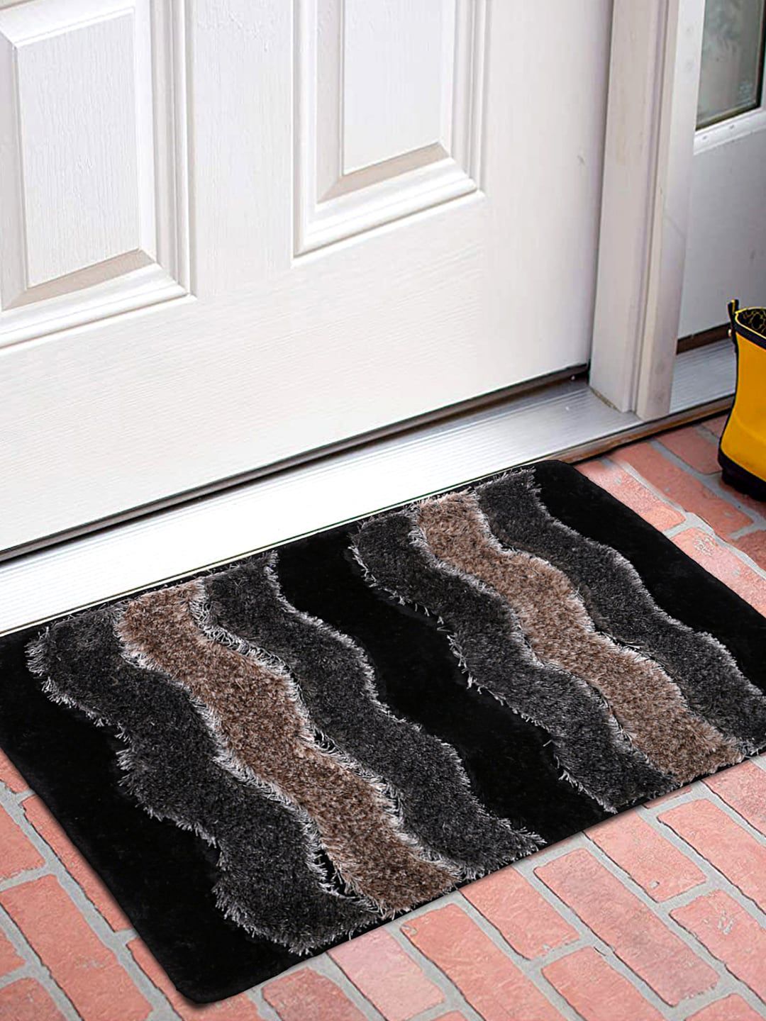 Kuber Industries Black & Grey Textured Velvet Anti-Skid Doormat Price in India