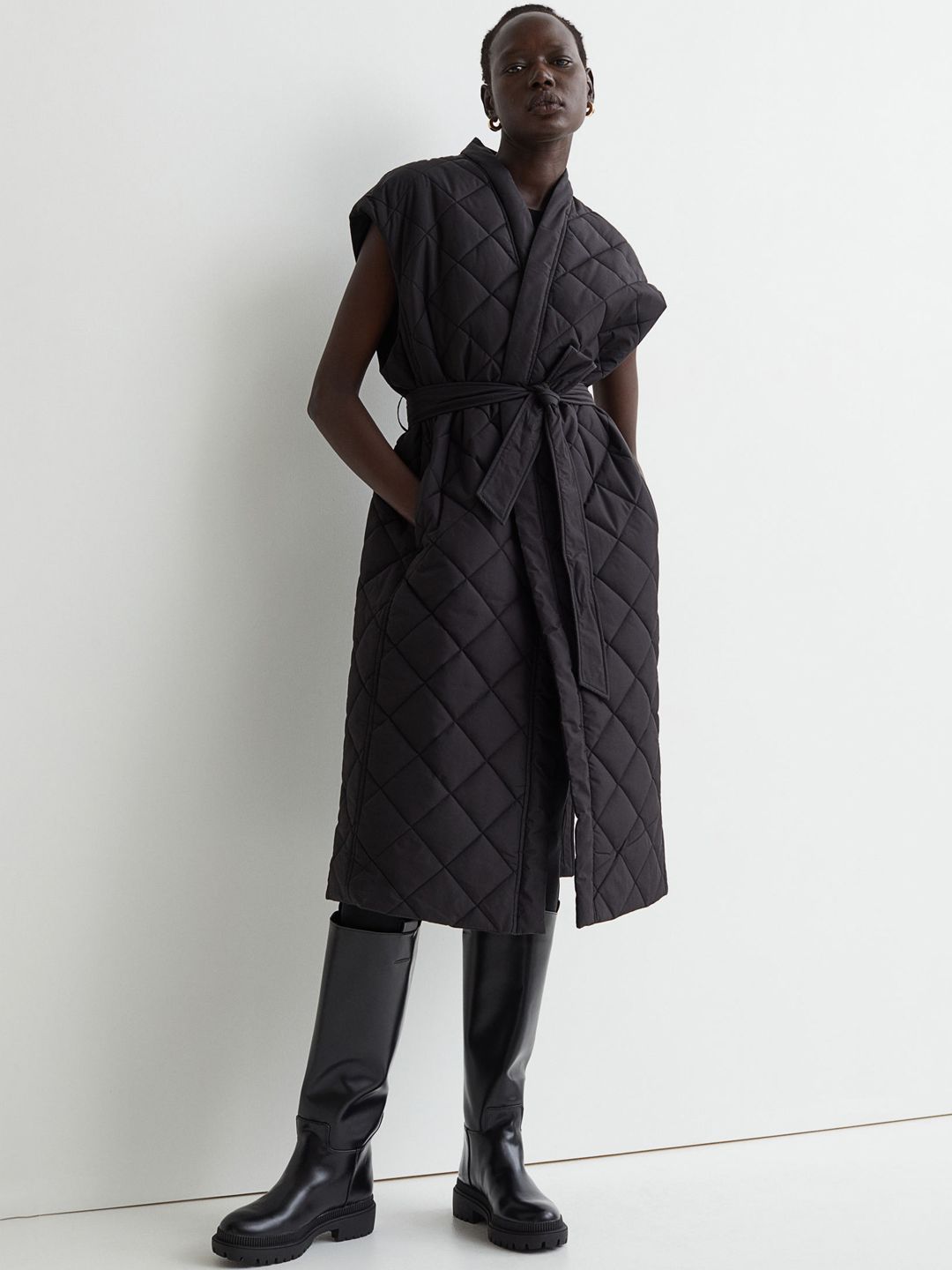 H&M Women Black Quilted Gilet jacket Price in India