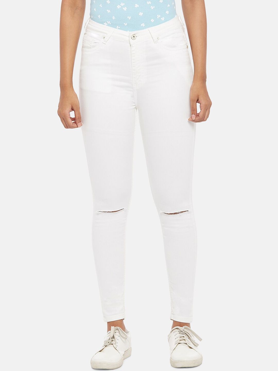 People Women White Tapered Fit Slash Knee Jeans Price in India