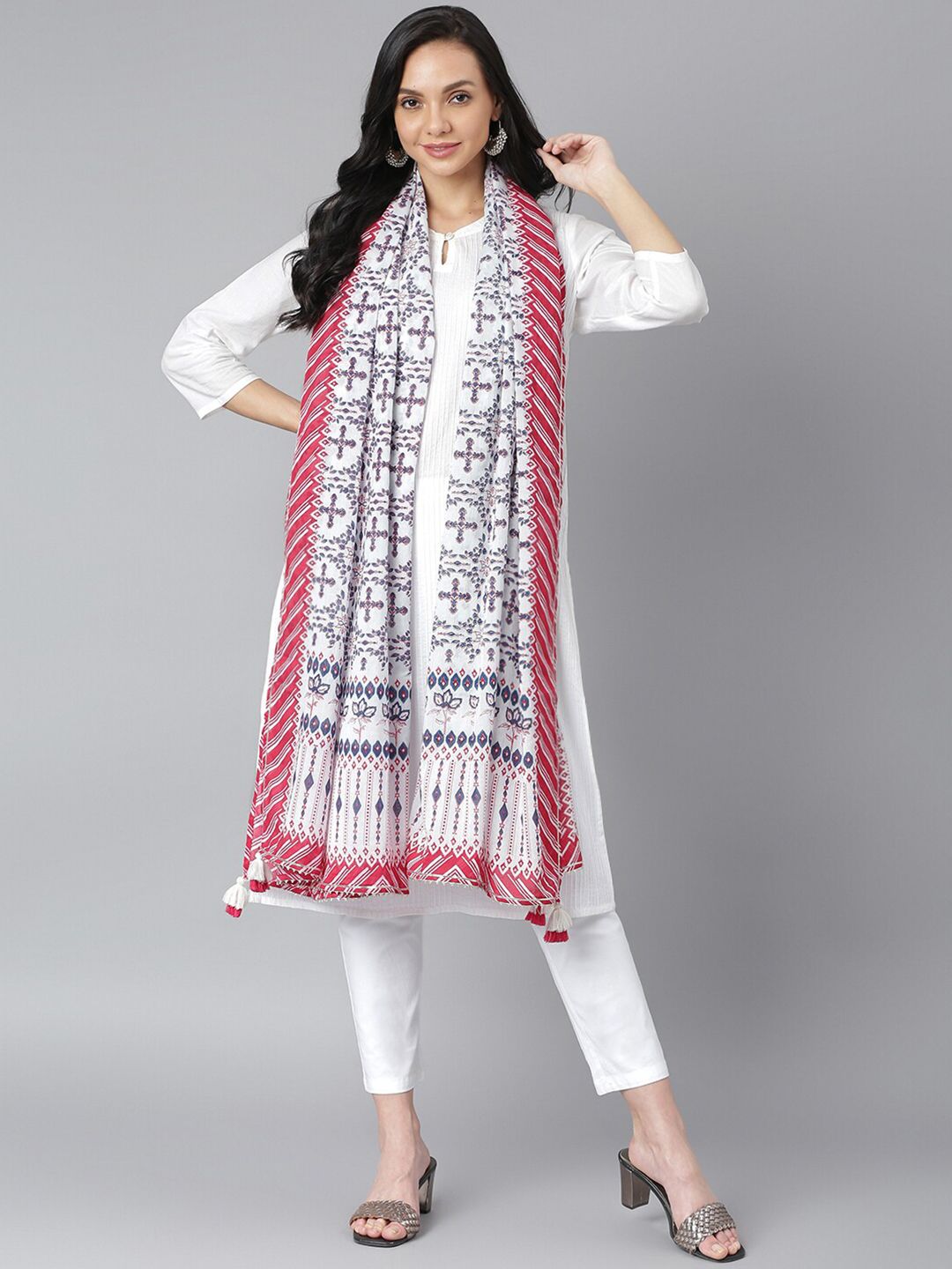 QOMN Magenta & White Ethnic Motifs Printed Pure Cotton Dupatta Price in India