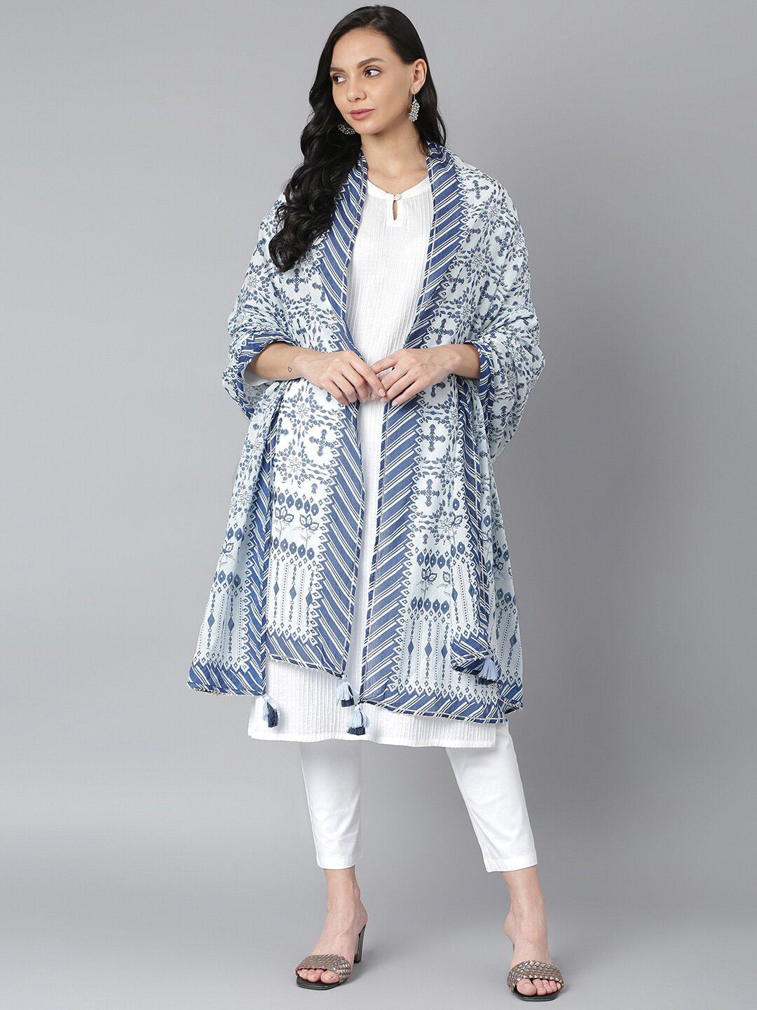 QOMN Blue & White Ethnic Motifs Printed Pure Cotton Dupatta Price in India