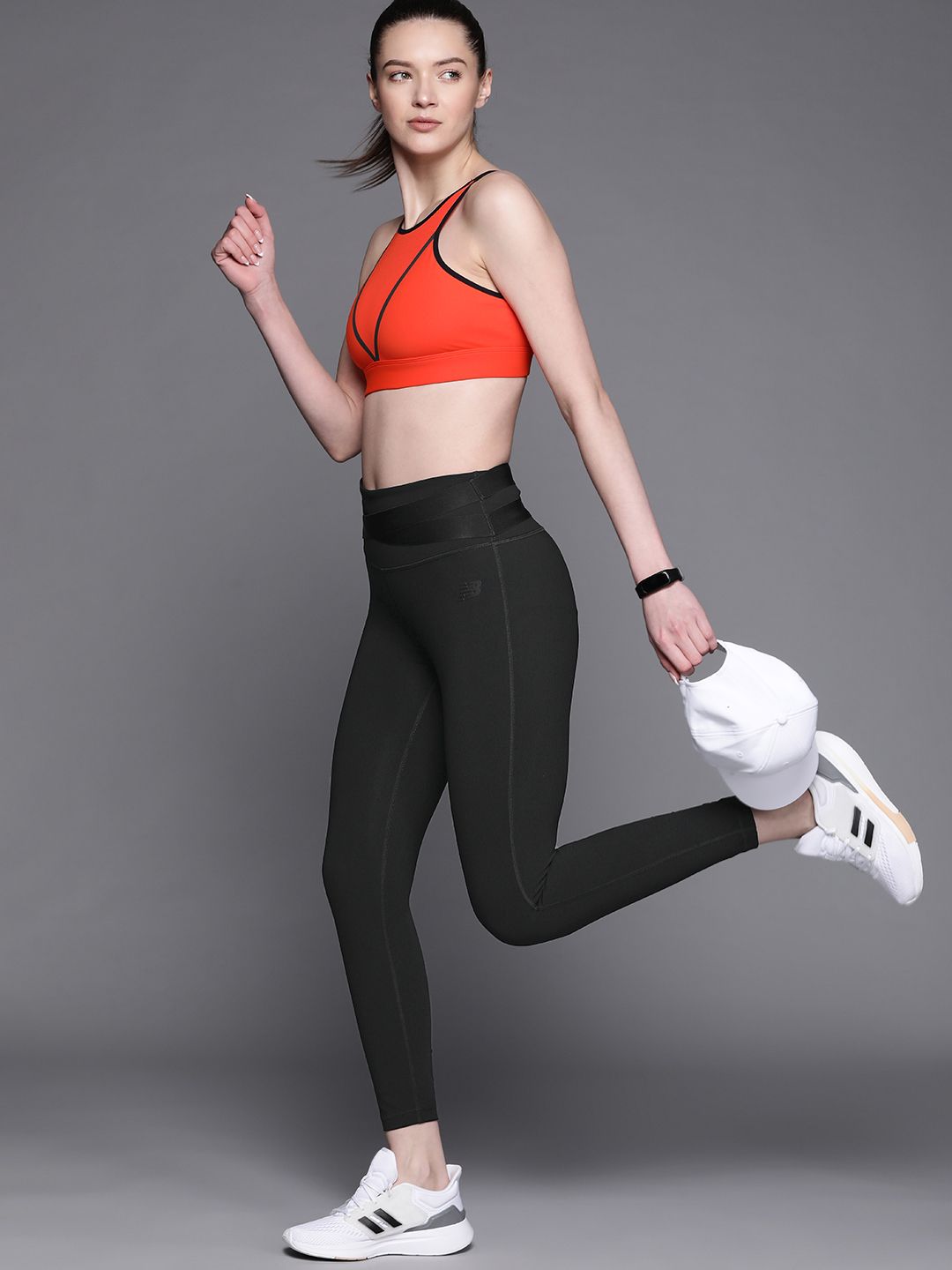 New Balance Women Black Solid Sports Tights Price in India