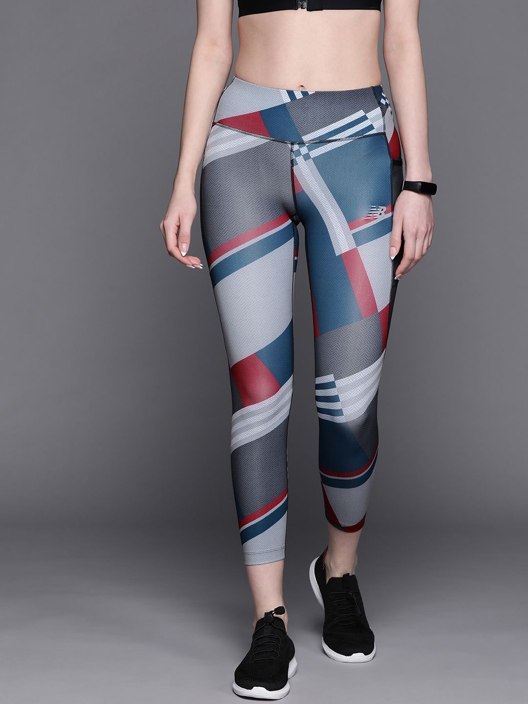 New Balance Women Black & Blue Printed Running Tights Price in India, Full  Specifications & Offers
