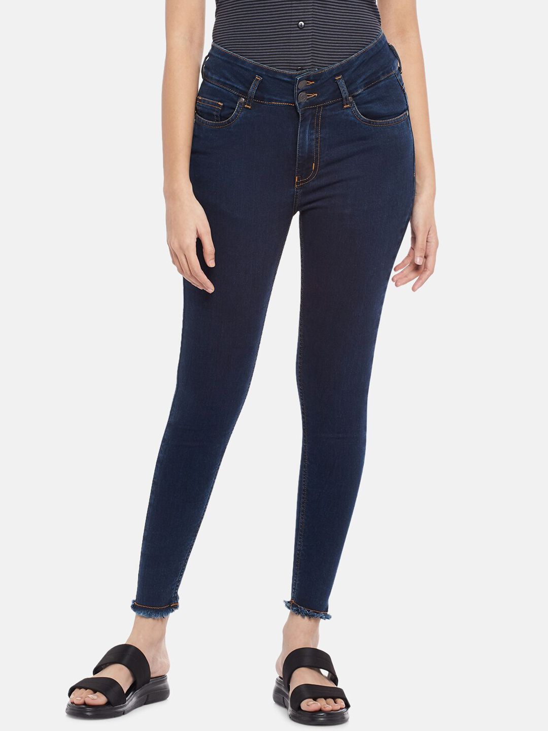 People Women Blue Tapered Fit Jeans Price in India