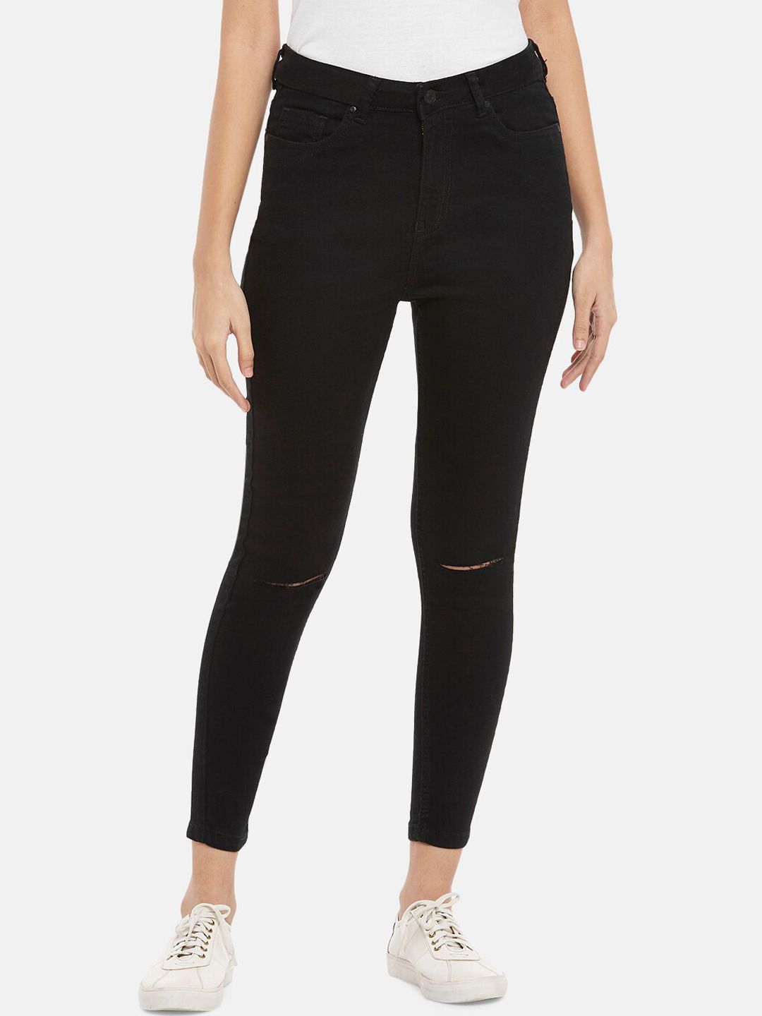 People Women Black Tapered Fit Slash Knee Jeans Price in India