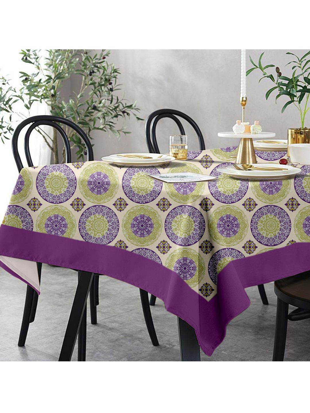 Lushomes 4 Seater Bold Printed Table Cloth Price in India