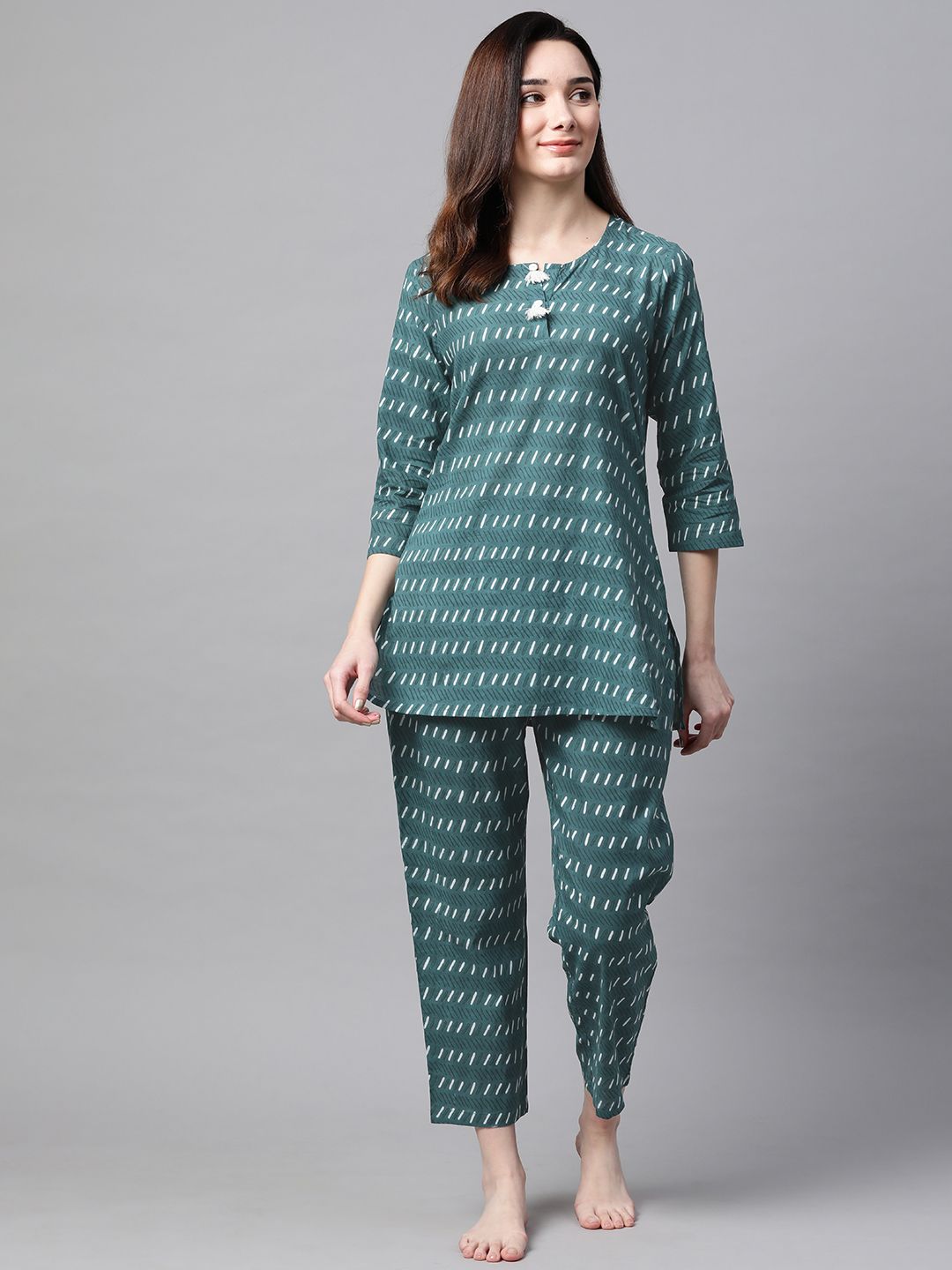 Meeranshi Women Green Pure Cotton Printed Nightsuit Price in India