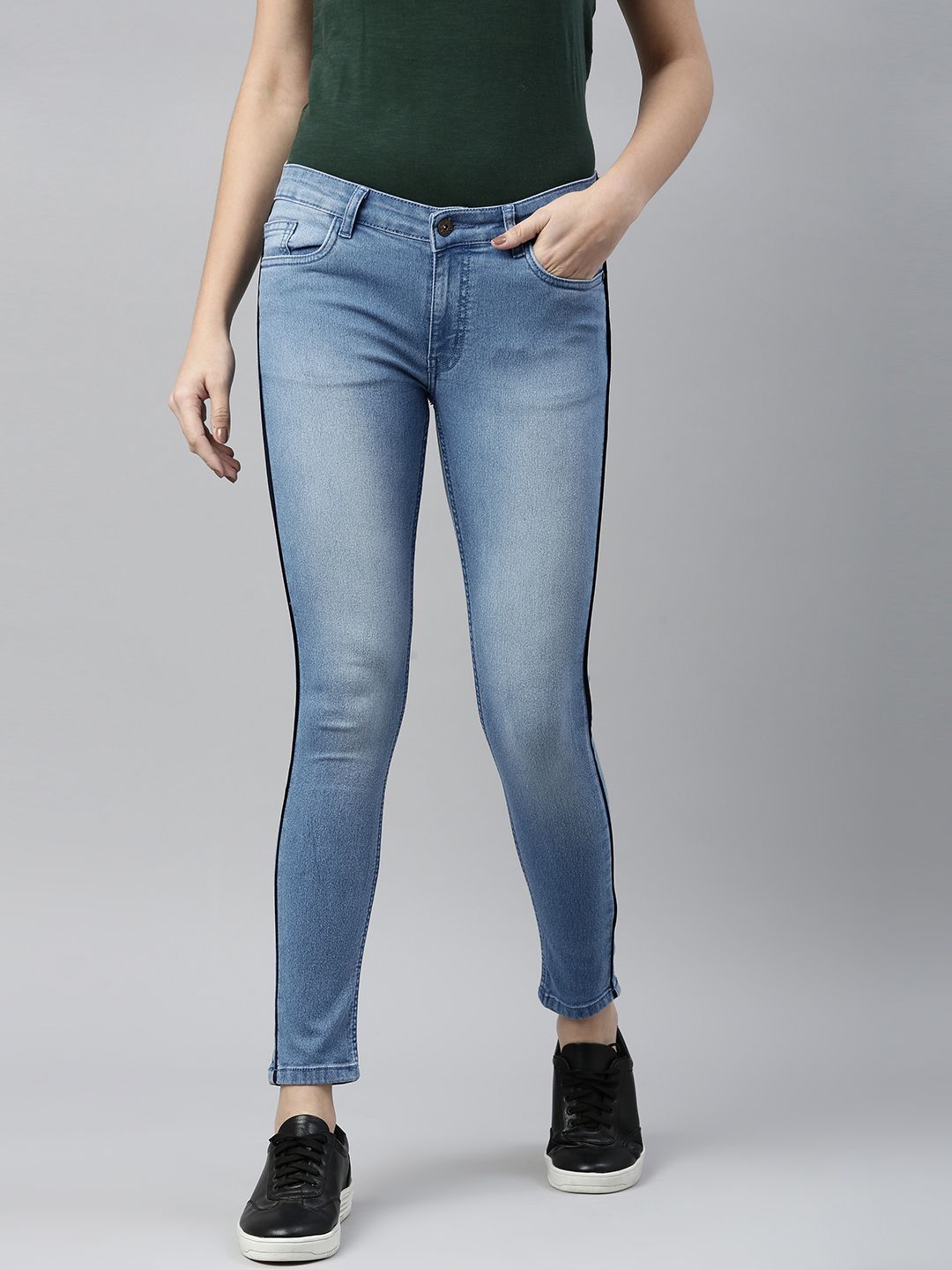 abof Women Blue Slim Fit Light Fade Stretchable Jeans Price in India
