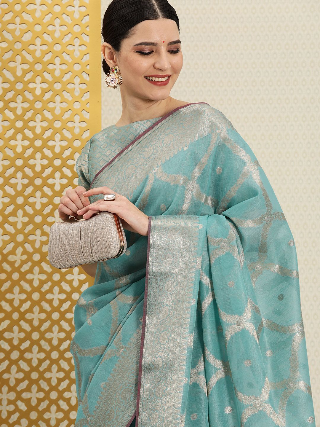 House of Pataudi Green & Gold-Toned Ethnic Motifs Zari Linen Blend Saree