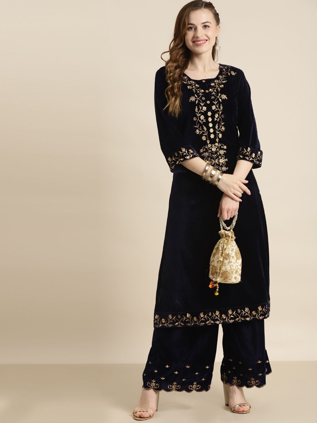 Shae by SASSAFRAS Women Navy Blue & Gold-Toned Floral Embroidered Velvet Kurta